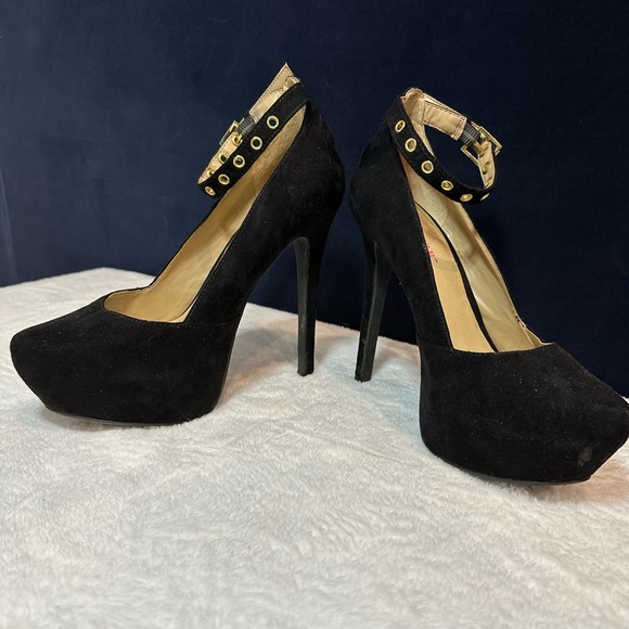 JustFab - Black belt high heels - Picture 2 of 2
